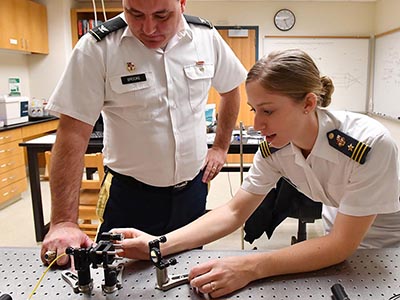 Emma Nobile ’17 works with Col. Merce Brooke IV ’94 on her project to develop an off-axis integrated cavity output spectrometer. – VMI Photo by Kelly Nye.