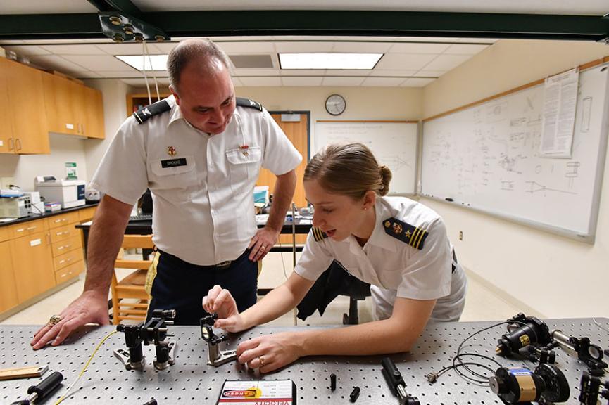  Emma Nobile ’17 works with Col. Merce Brooke IV ’94 on her project to develop an off-axis integrated cavity output spectrometer. – VMI Photo by Kelly Nye.
