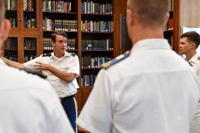Col. Brad Coleman '95 leads cadets through the Marshall Library.