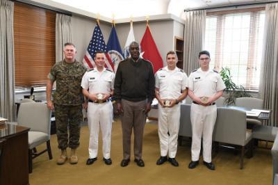 Maj. Gen. Cedric T. Wins ’85 (center) congratulates Col. Patrick Looney, Riley Shultz ’24, Ethan Webster ’25 and Ryan Manning ’26 for their strong performance at the Military Ethics Case Competition.