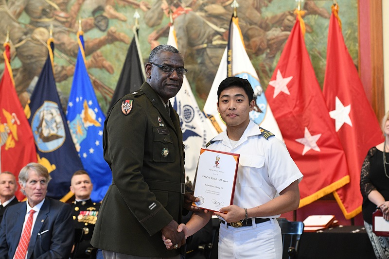 Joshua Diesel Cheung '24 receives the Alfred H. Knowles Award (First Class) and shakes hands with Maj. Gen. Cedric T. Wins '85, VMI superintendent.